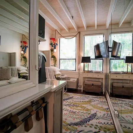 Palm Beach Hotel Petite Retreat 2 Blocks To Beach!! Historic Landmark-3