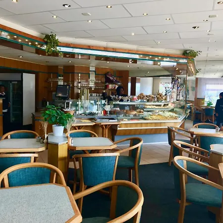Hotel Schweizerhaus/Cafe Anton-3