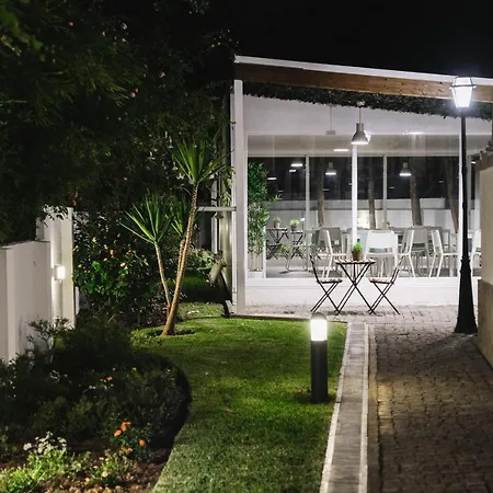 4U Lisbon VI Guesthouse Airport-2