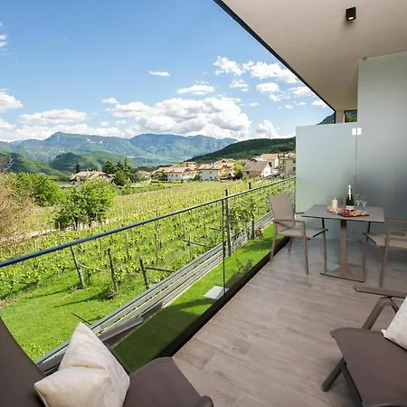Haus Gregori Modern & Central Stay In Vineyard With Rooftop & Served Breakfast-3