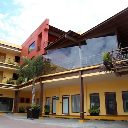Hotel Plaza Bernal-2