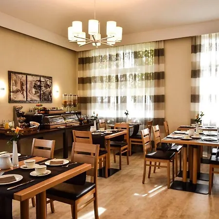 Martins Klause Airport Messe Hotel - Air Conditioning - Self Check-In Available-2