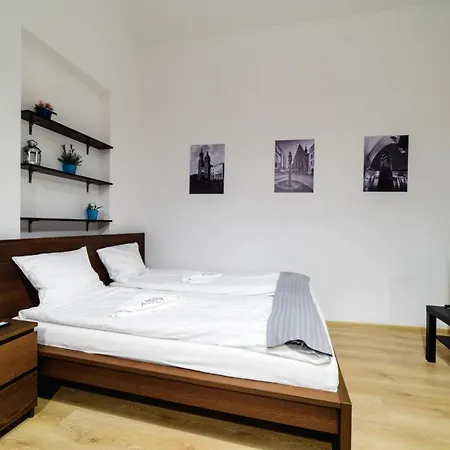 Cracow Rent Apartments - Spacious Apartments For 2-7 People In Quiet Area - Kolberga Street Nr 3 - 10 Min To Main Square By Foot-3