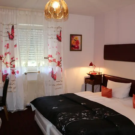 Hotel Attaché-2