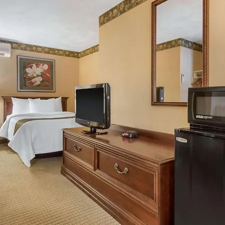 Quality Inn Breeze Manor-3