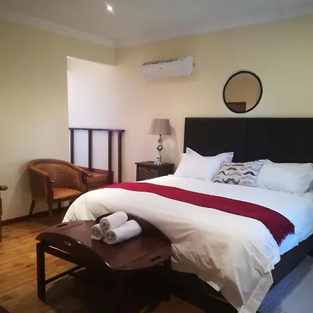 Moon And Sixpence Garden Guest House-3
