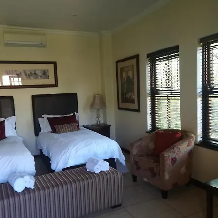 Moon And Sixpence Garden Guest House-2
