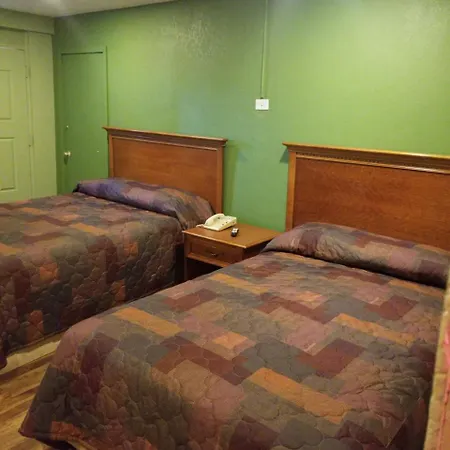 Trailway Motel - Fairview Heights-2