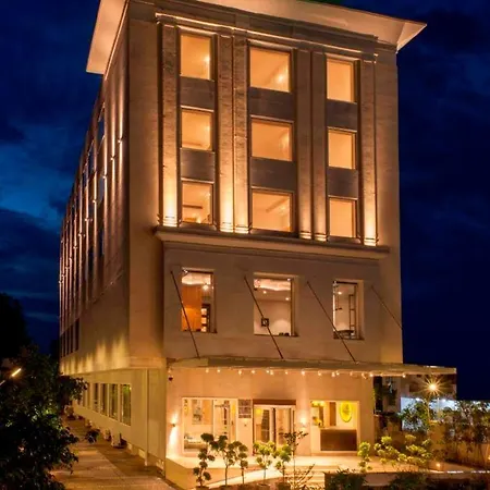 Lemon Tree Hotel Lucknow Airport-2