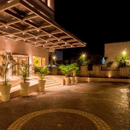 Lemon Tree Hotel Lucknow Airport-2
