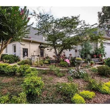 Matthews Manor Bed & Breakfast-2