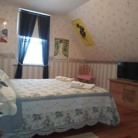 Bulwinkles Place B&B-3