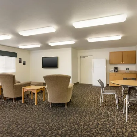 Travelodge By Wyndham Alpine-3