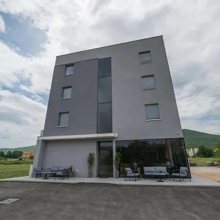 Hotel Tau-3