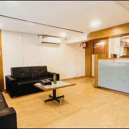 Qubestay Airport Capsule Hotel & Hostel-3