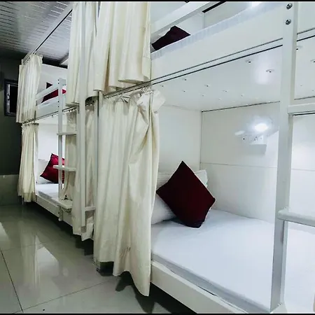 Qubestay Airport Capsule Hotel & Hostel-3