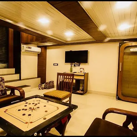 Qubestay Airport Capsule Hotel & Hostel-2