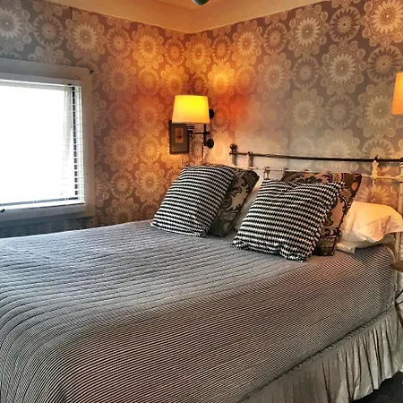 Historic Skagway Inn-2