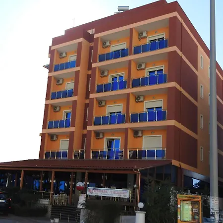 Hotel 3 Vellezerit-3