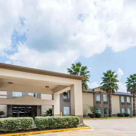 Baymont By Wyndham Iowa Lake Charles-3