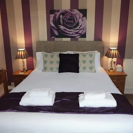 Chilterns Guest House-3
