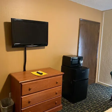 Townhouse Inn & Suites-2