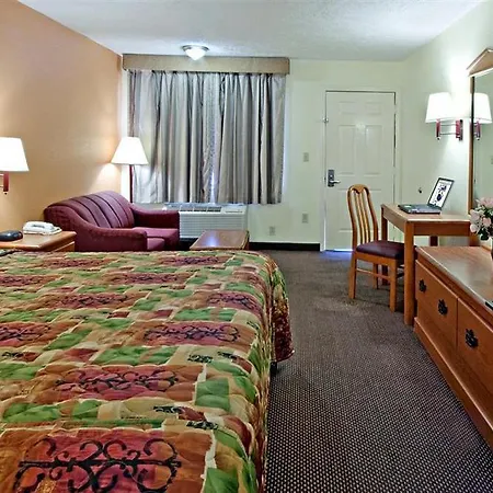 Rodeway Inn Canton I-55-2