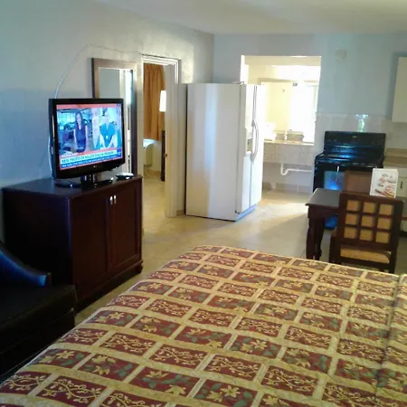 Express Inn & Suites - 5 Miles From St Petersburg Clearwater Airport-3