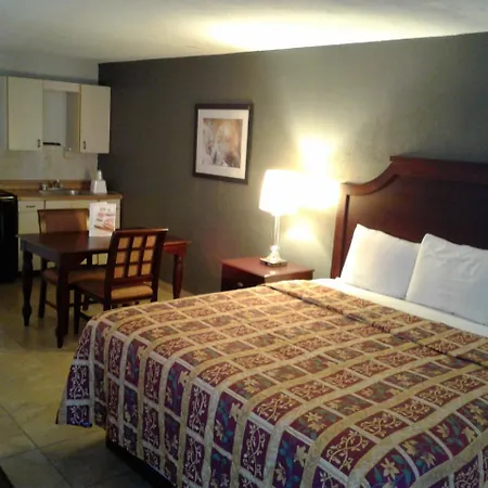 Express Inn & Suites - 5 Miles From St Petersburg Clearwater Airport-2