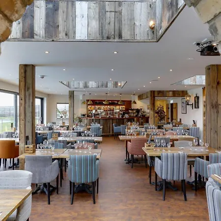The Pickwick Inn & Oliver'S Restaurant-2