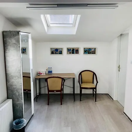 Lina Rooms Hostel-2