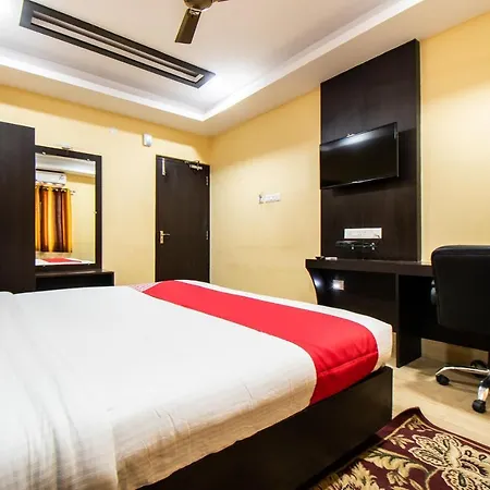 Oyo 33503 Hotel Holiday International-2