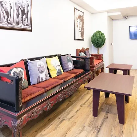 Oyo 136 Regal Residences-3