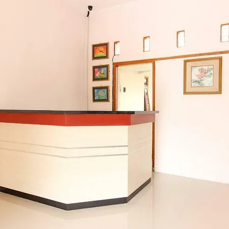 Reddoorz Near Sheikh Zayed Surakarta-2