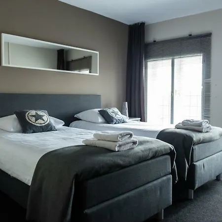 Hotel En Grand Cafe De Pauw-3