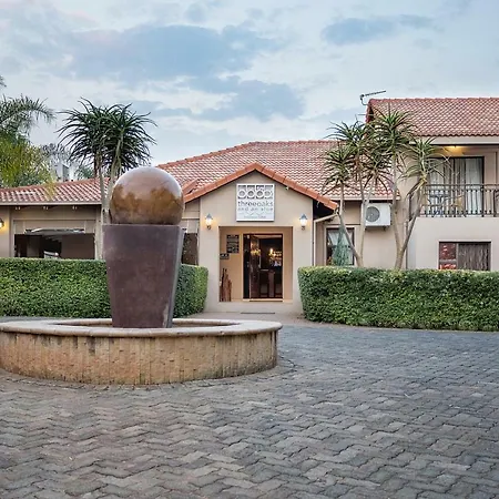 Three Oaks And An Aloe Boutique Hotel-3