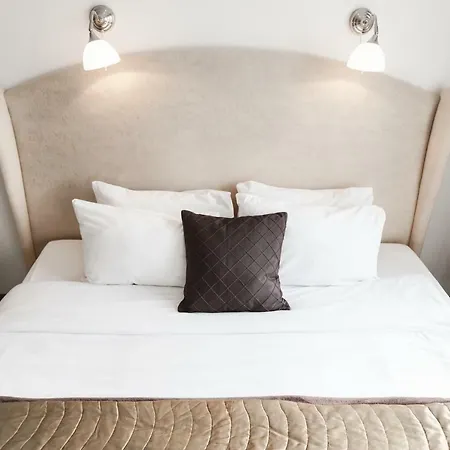 Happy Inn Rooms & Suites-2