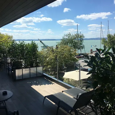 Calypso Lakeside Rooms & Lux Apartments-3