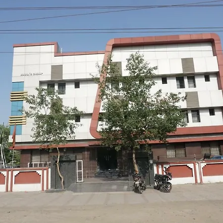 Oyo 33396 Hotel Kartik-3
