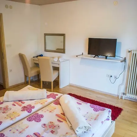 Apartments And Rooms Villa Vive-2