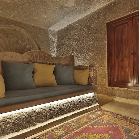 Shoestring Cave House-3