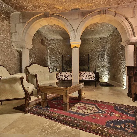 Shoestring Cave House-3