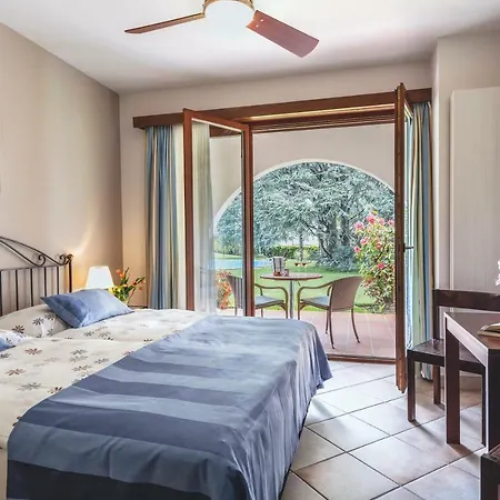 Hotel Garni Elena, Pool&Garden-2