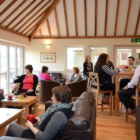 Neuadd Henllan Lodge-3