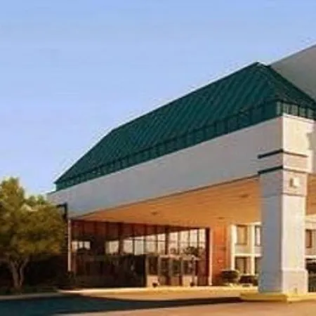 City Studios Inn & Suites-3