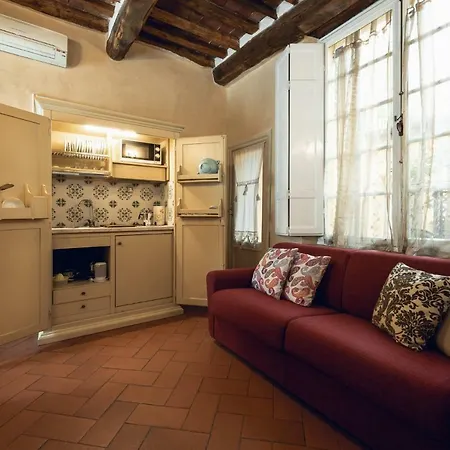 La Tosca Rooms & Studios-3