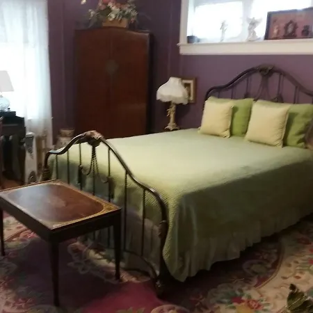 Hanover House Bed And Breakfast-3