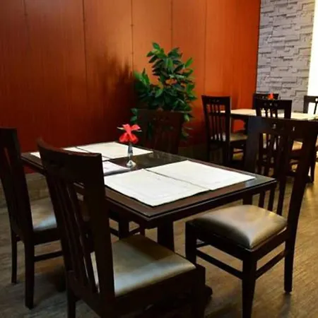 Hotel Windsor Castle Cyber City-3