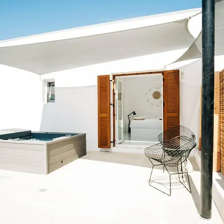 Mesanto Luxury Suites-3