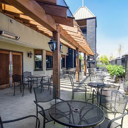 Red Lion Inn & Suites Abbotsford-3